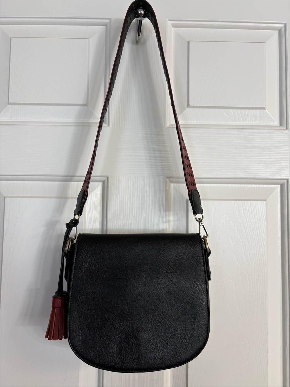 Bueno Black Front Flap Crossbody Bag